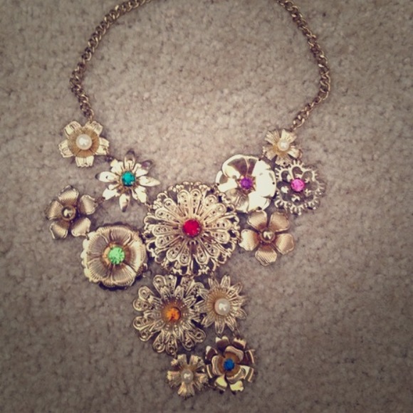 Beautiful gold multicolor necklace!