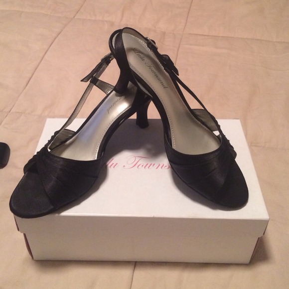 Lulu Townsend Mindy black strap kitten heels