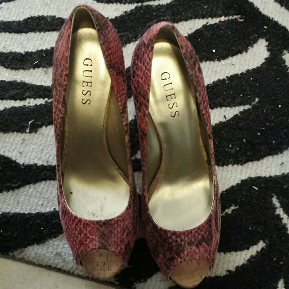 Size 6M Guess Snake print Shoes - Picture 2 of 2