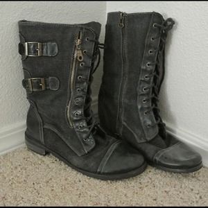 Combat boots
