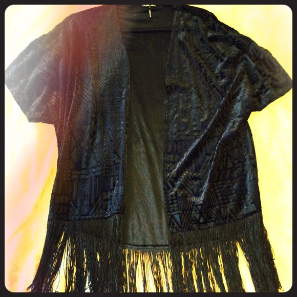 SOLD via 🅿️🅿️ Pattern black kimono