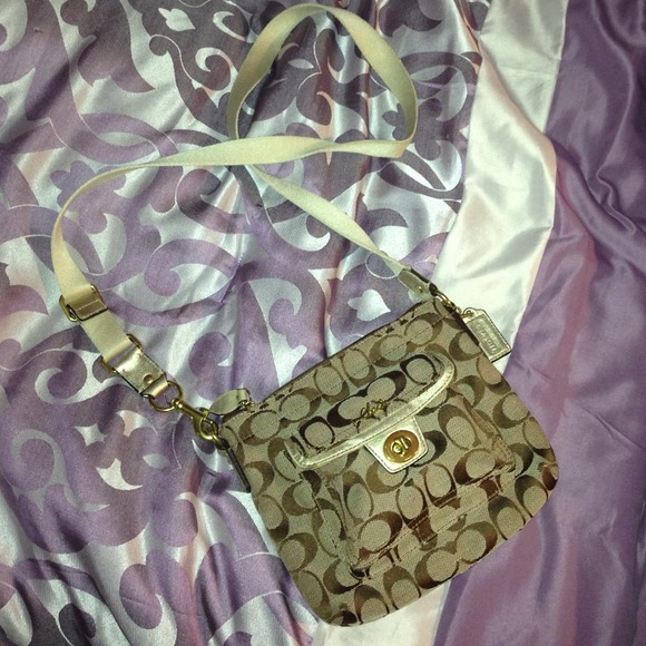 Coach Handbags - 🎉🎉$30 today only!!💯% authentic coach cross body