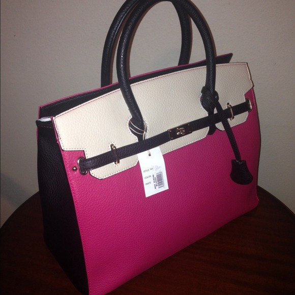 🆕🎀💎Pink/Black/off white celebrity Handbag💎🆕🎀