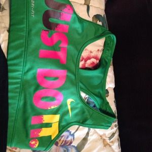 Nike sports bra nwot