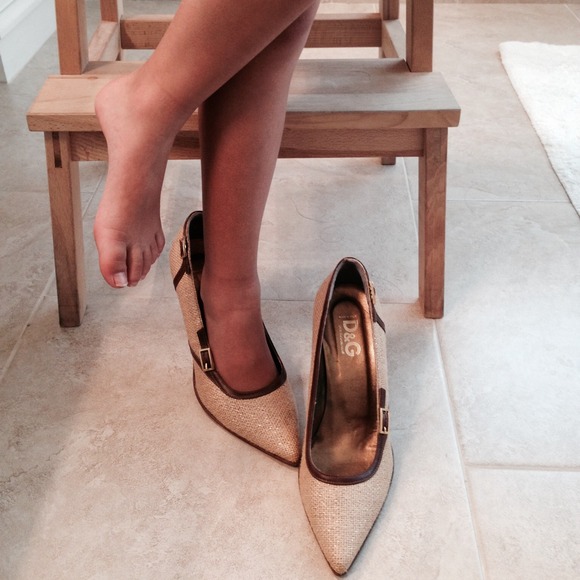 SOLD on eBay! Dolce & Gabana Gold Tweed Pumps - Picture 3 of 4