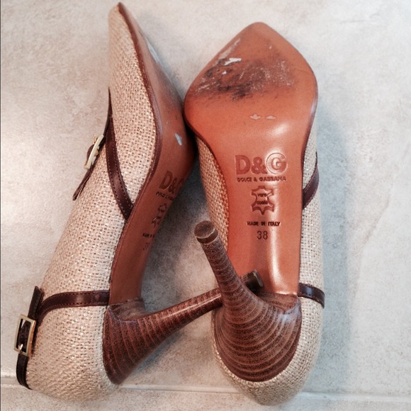 SOLD on eBay! Dolce & Gabana Gold Tweed Pumps - Picture 4 of 4