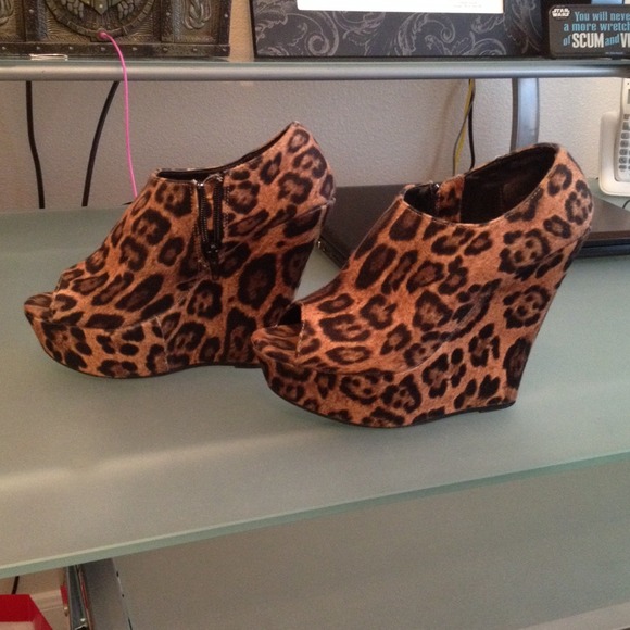 🍸 Leopard wedge open toed booties reserved!!!