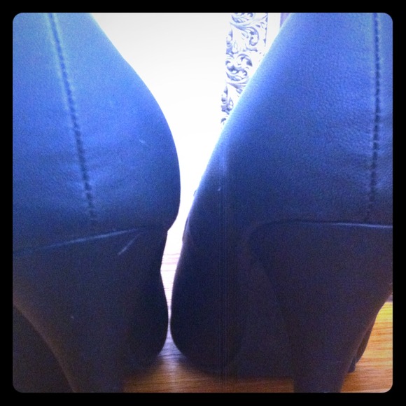 Gently Worn Black Office Pumps - Picture 1 of 3