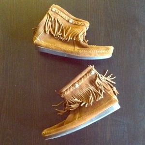 NEVER WORN! Minnetonka ankle fringe booties.