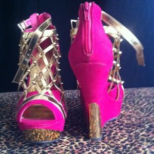 SOLD 💢 Pink & Gold Sexy Studs Wedges 💢