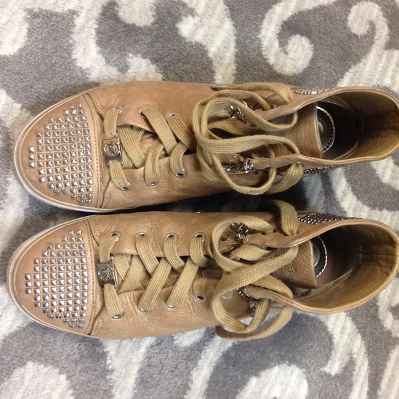 Rockin  MK high tops for when u cant take ur heel - Picture 1 of 3