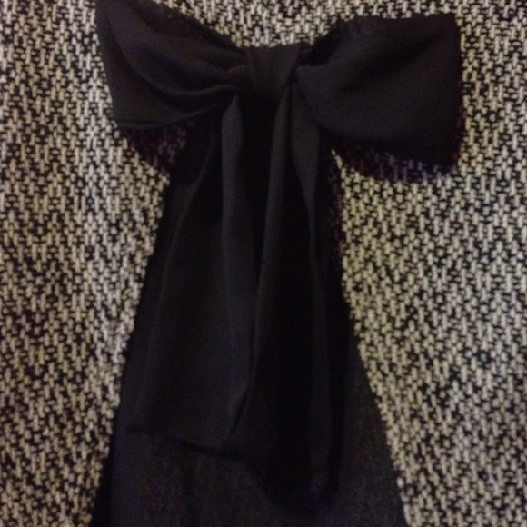 ‼️SOLD‼️back bow shirt - Picture 2 of 3