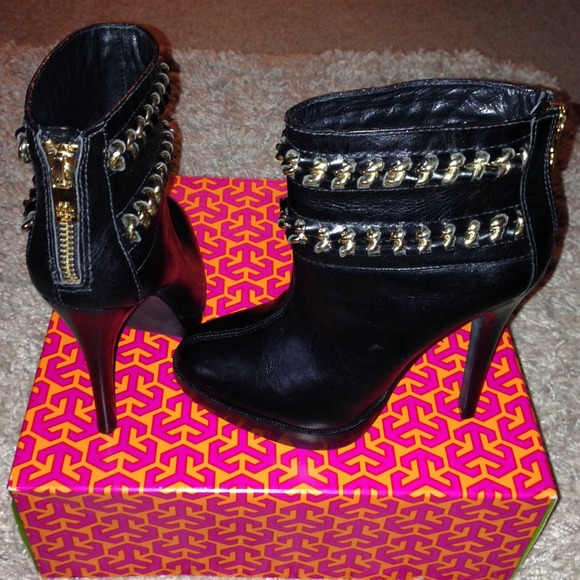 Auth Tory Burch Lysa Chain-Detail Bootie