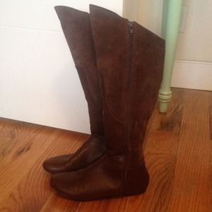 Barely worn Brown Chelsea Crew boots
