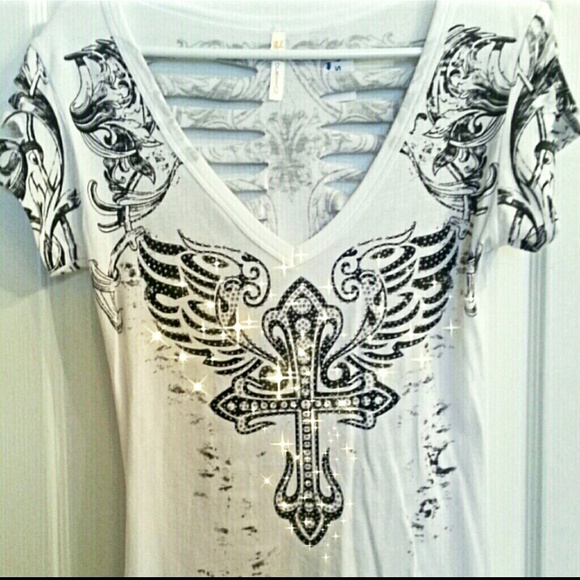 ✳ Shredded Back T-shirt w/ Cool Design ✳️