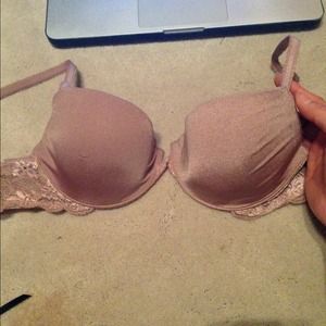 VS Bra in blush with IPEX technology and lace