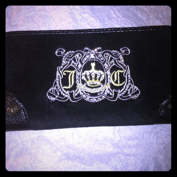 🎉SOLD🎉💯Juicy couture Continental zip wallet