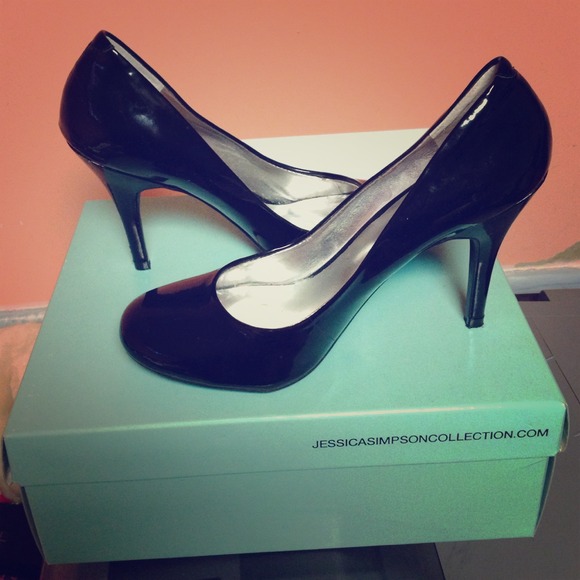 Jessica Simpson Black Oscar Heels