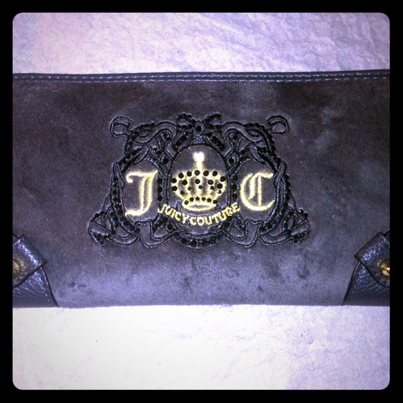 🎉SOLD🎉💯Juicy Couture Continental Zip wallet