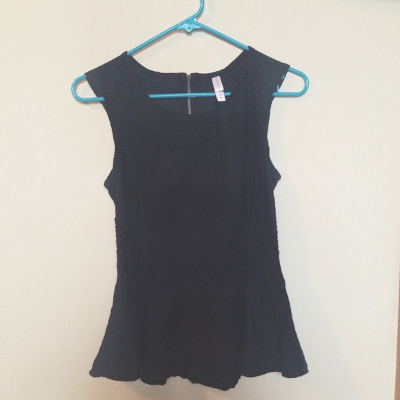 ❌SOLD on Vinted❌ Xhilaration Black Peplum Tank Top - Picture 1 of 4