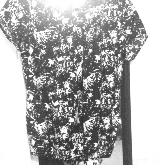 Beautiful black and white blouse!