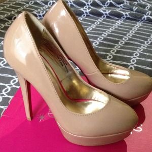 Shoe dazzle nude Chanelle pumps