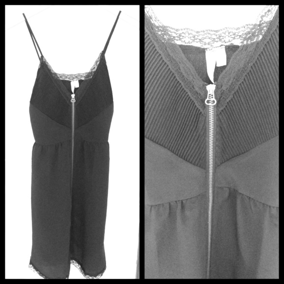 Flirty black zip front dress!