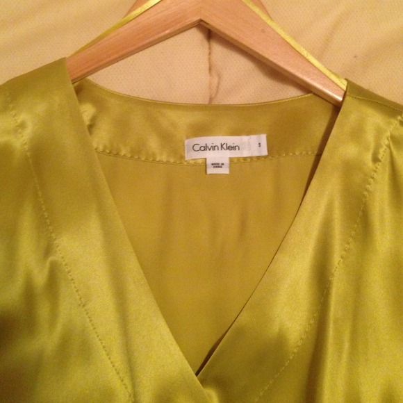 Beautiful chartreuse blouse - Picture 2 of 3