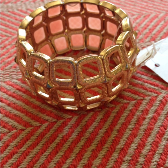 🎉Host Pick🎉    Coral bracelet - Picture 2 of 4