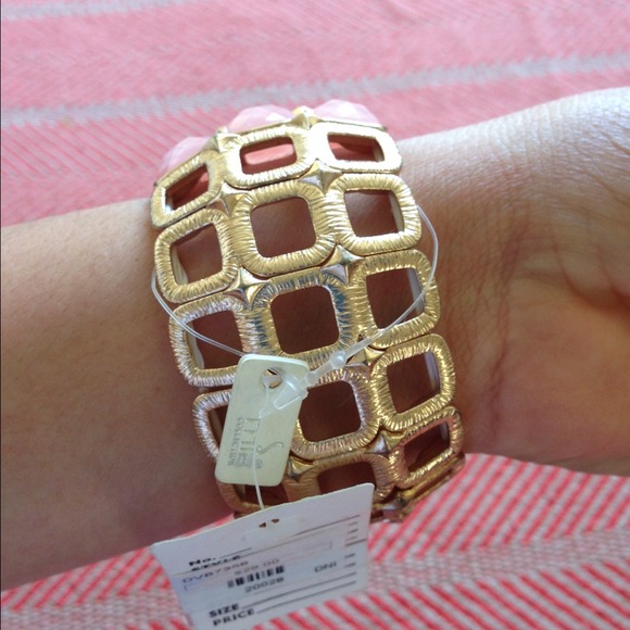 🎉Host Pick🎉    Coral bracelet - Picture 4 of 4