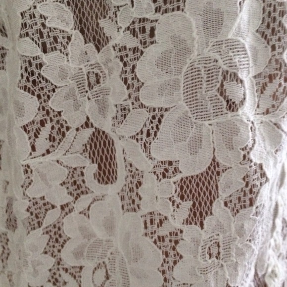 White Lace Top⛔️SOLD⛔️ - Picture 2 of 2
