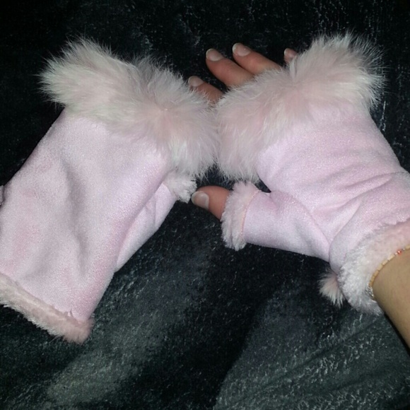 Fuzzy pink gloves (more photos)
