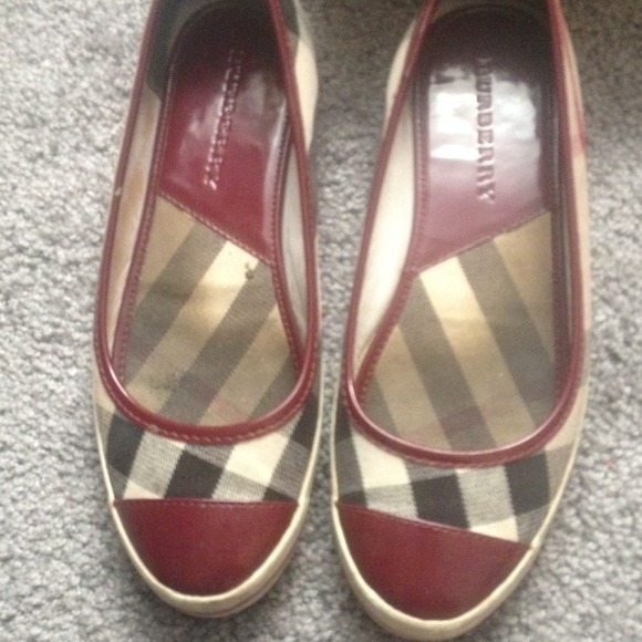 Burberry flats with original box