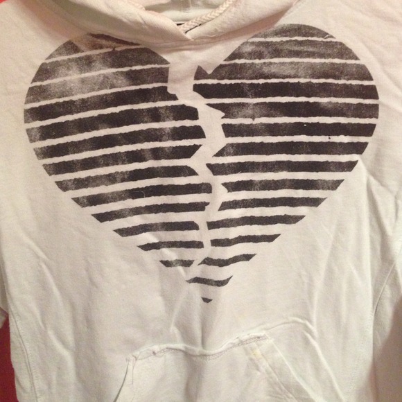 ❌SOLD❌ Off White Heart Pullover Hoodie - Picture 2 of 3