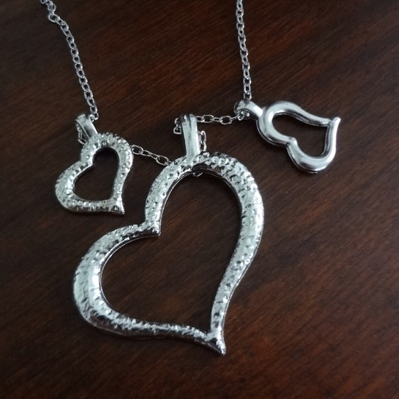 Triple Heart Pendant Necklace -beautifully frosted - Picture 2 of 4