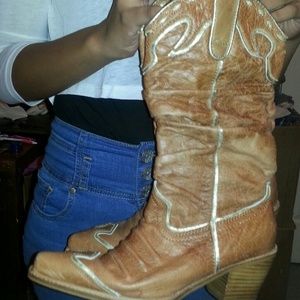 Cowgirl boots On sale today only!!!!!!!
