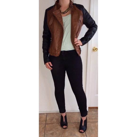 🎉🎀HOST PICK🎀🎉Faux leather jacket