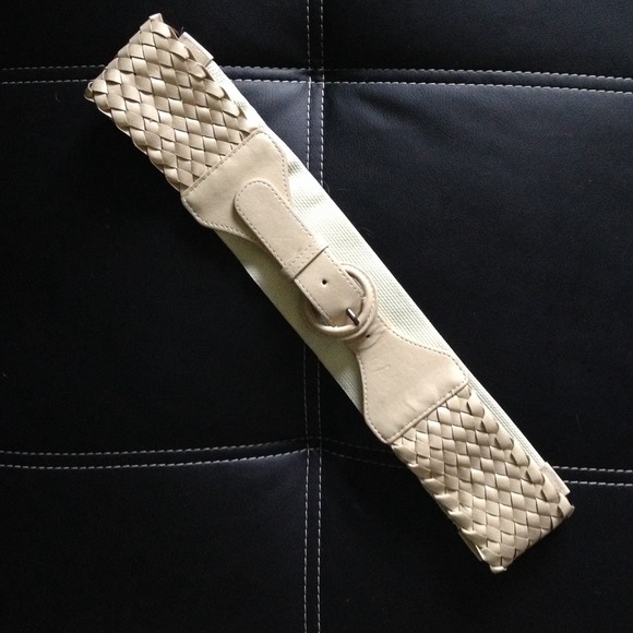 Sold in bundle! ✨ White Woven Cinching Belt