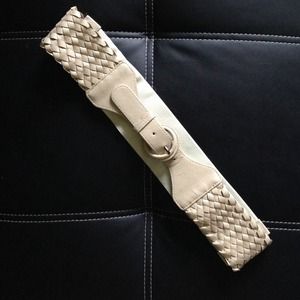 Sold in bundle! ✨ White Woven Cinching Belt