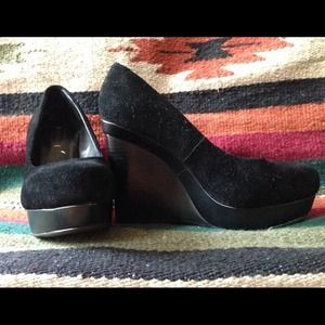 BCBG MAXAZRIA Black platform wedge