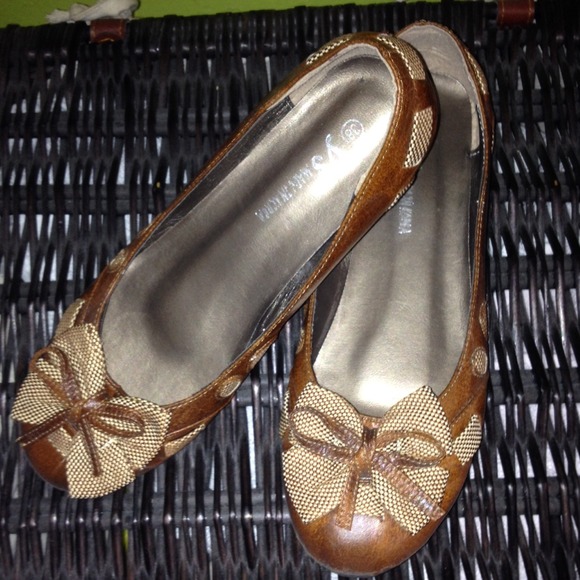 Flat shoes