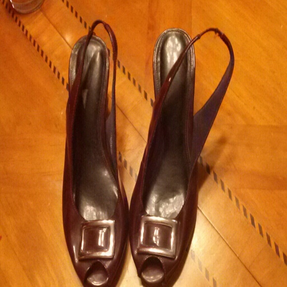 Sling back peep toe pump