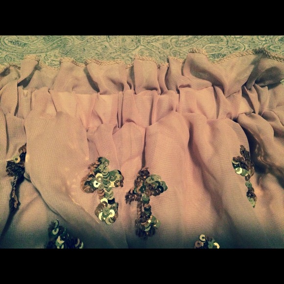 Blush pink shorts w/gold sequins crosses - Picture 3 of 3