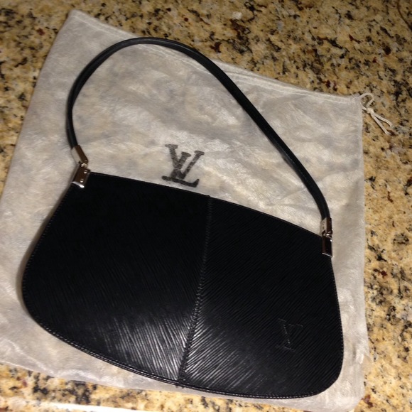 High Quality Louis Vuitton Black Epi Leather