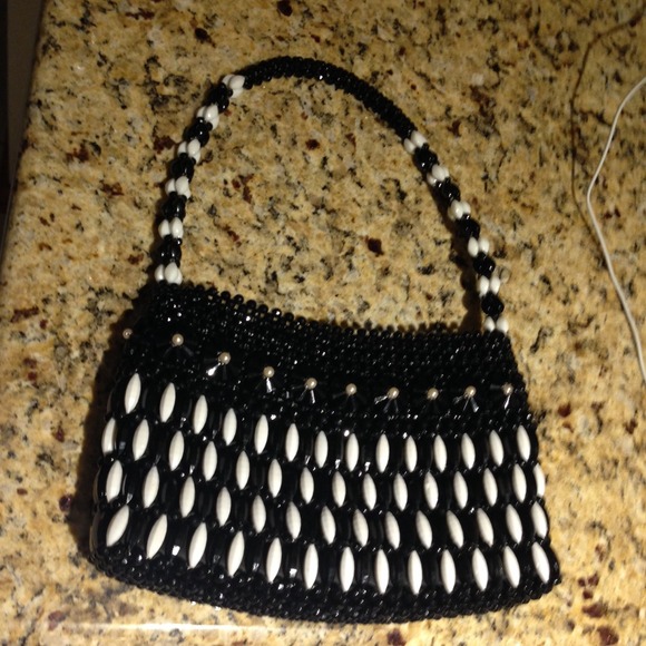 Handmade black beads and pearls purse