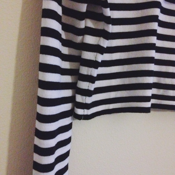 👑HOST PICK👑Zara strip long sleeve crop top - Picture 2 of 4