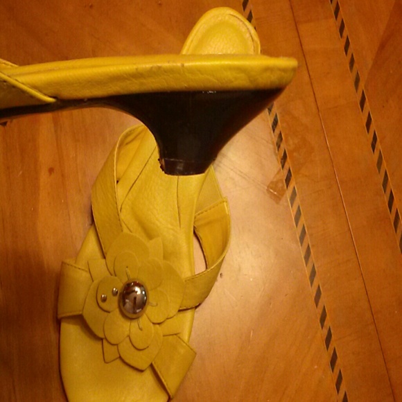 Sandals - Picture 2 of 2