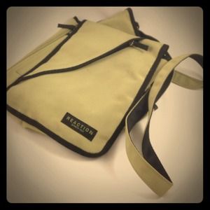 Kenneth Cole Reaction Sporty Crossbody