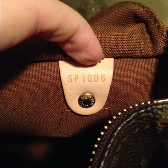 ⛔️ sold locally⛔️ Authentic Louis Vuitton - Picture 4 of 4