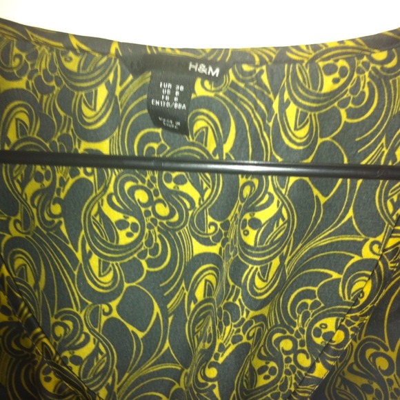 H&M Puffy Sleeve Baby Doll Blouse - Picture 2 of 4